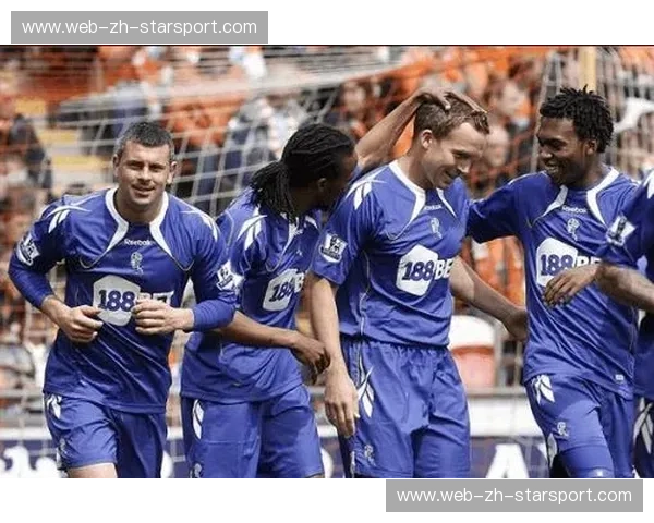 橙色风暴席卷布鲁姆菲尔德:布莱克浦vs艾斯特城的绿茵博弈与纯粹信仰